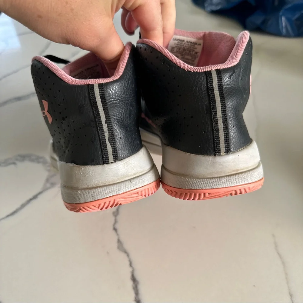 UNDER ARMOUR UA GS JET Basketball Sneakers - Picture 7 of 8